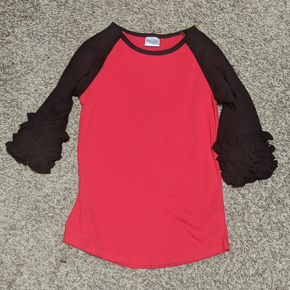 3/4 sleeve raglan with ruffled sleeve